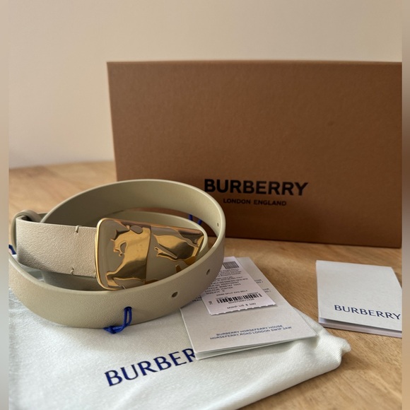 BURBERRY AUTHENTIC LEATHER BELT SIZE SMALL - Picture 1 of 6